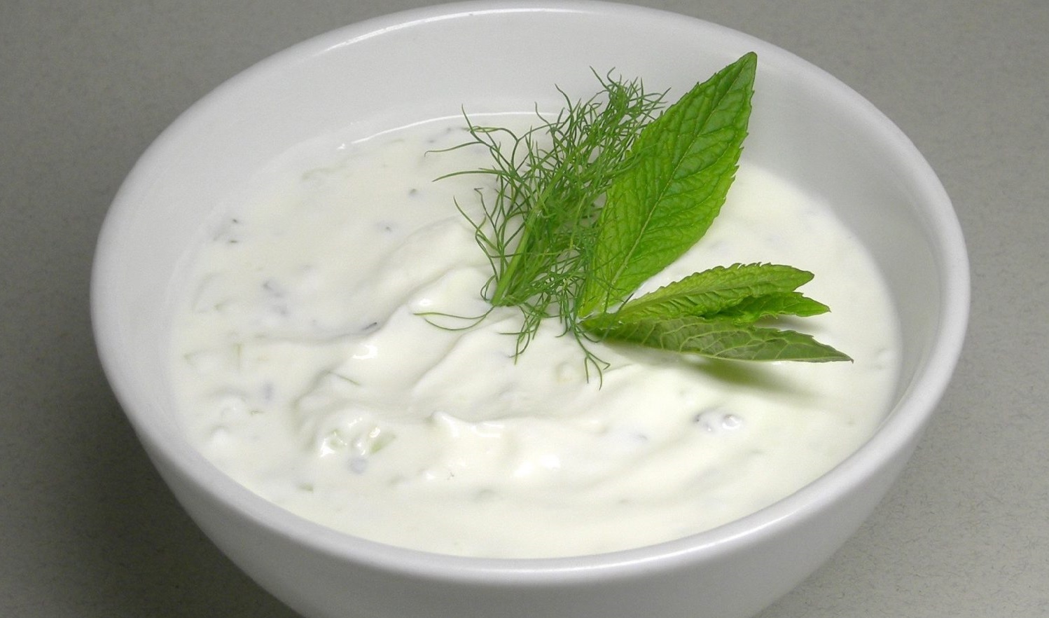 Le Labné libanais ou yaourt frais de brebis égoutté au concombre